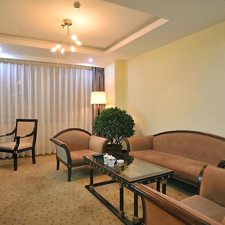 Uiles Hotel Χοχότ Εξωτερικό φωτογραφία